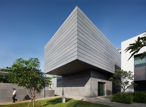 australian-embassy-denton-corker-marshall-jakarta-indonesia-rectangular-volumes-offices-government-architecture-structure-recreation_dezeen_936_2