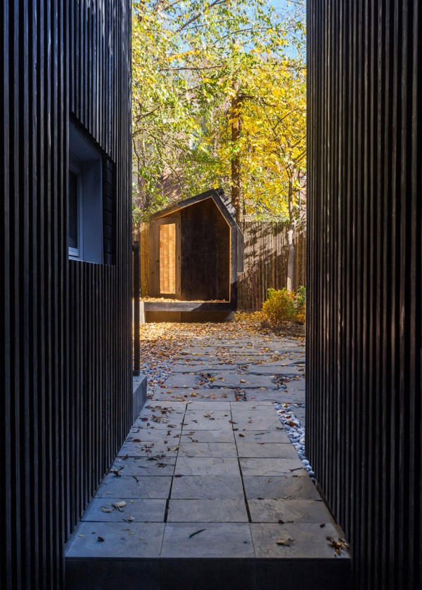 Blurring Boxes residential extension in Brooklyn, New York City, USA by Architensions. Photograph by Cameron Blaylock