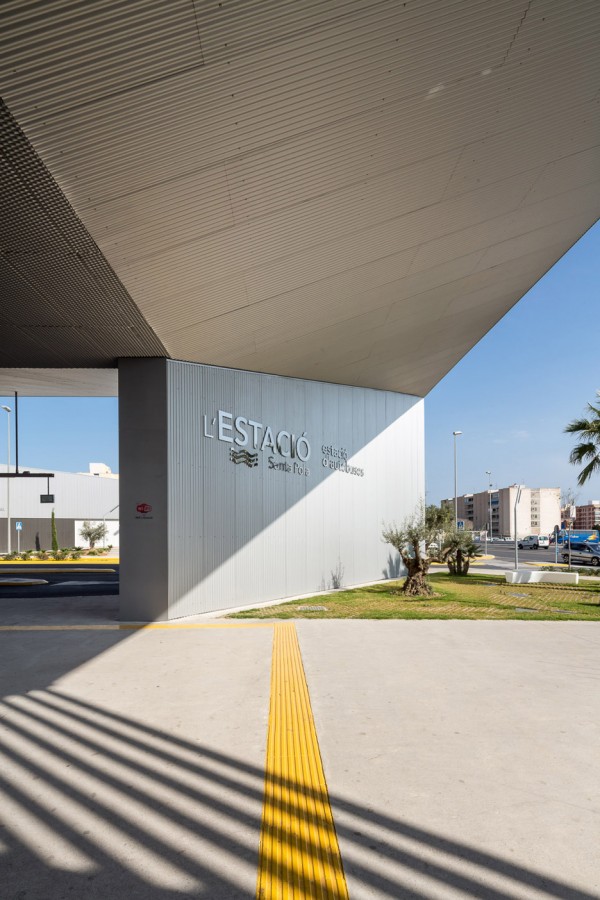 Bus station in Santa Pola, Spain designed by Manuel Lillo and Emilio Vicedo