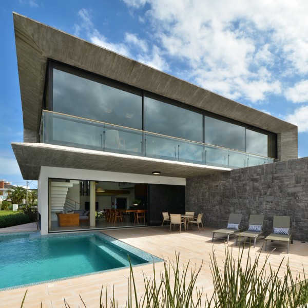 Casa Bosques by Studio Colnaghi Arquitetura, concrete residential architecture in Xangrilá, Brasil