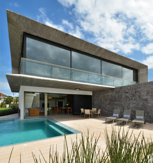 Casa Bosques by Studio Colnaghi Arquitetura, concrete residential architecture in Xangrilá, Brasil