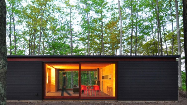Linear cabin by Johnsen Schmaling Architects