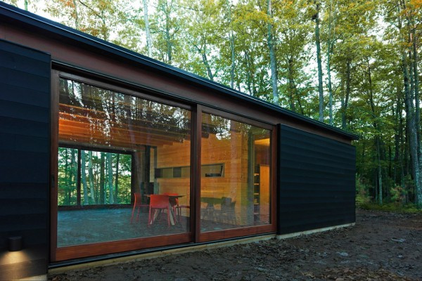 Linear cabin by Johnsen Schmaling Architects