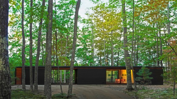 Linear cabin by Johnsen Schmaling Architects