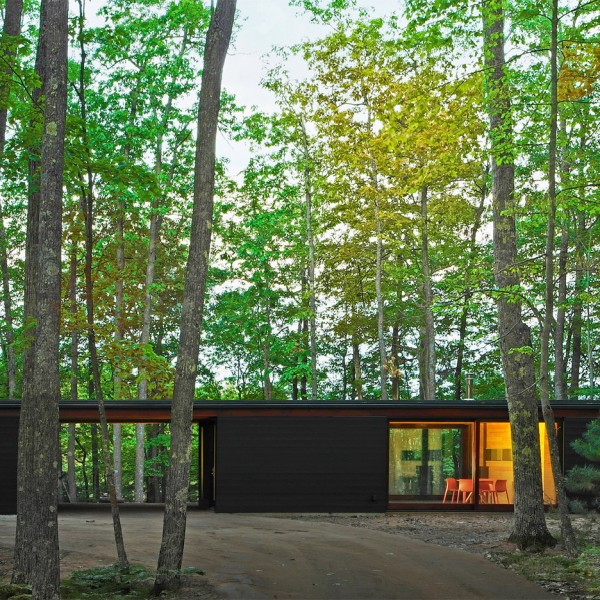 Linear cabin by Johnsen Schmaling Architects