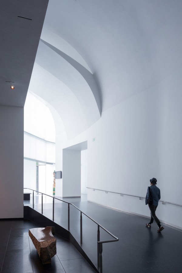 Iwan Baan photographs the Nelson Atkins Museum by Steven Holl to celebrate the new building's 10th anniversary