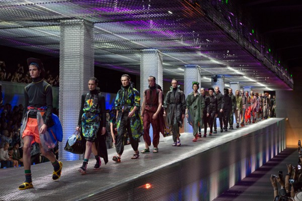 oma-prada-mens-womens-show_agostino osio_dezeen_936_2
