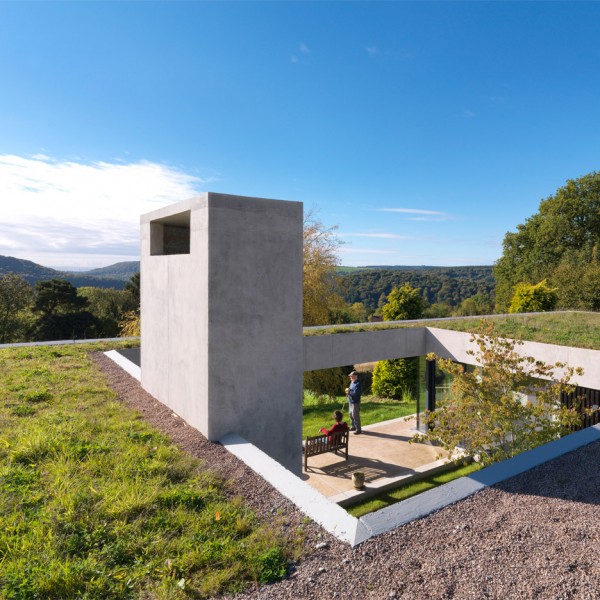 Outhouse by Loyn & Co Architects. Photograph by Charles Hosea