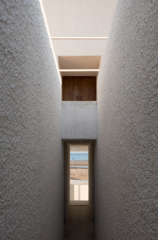 seashore-chapel-beidaihe-new-district-china-beijing-vector-architects-religion-beach-church-light-_dezeen_936_15