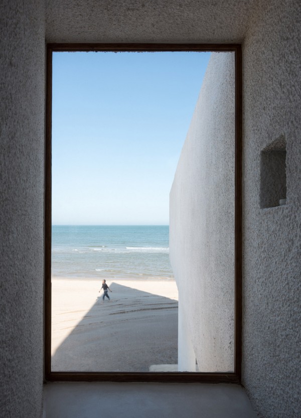 seashore-chapel-beidaihe-new-district-china-beijing-vector-architects-religion-beach-church-light-_dezeen_936_24