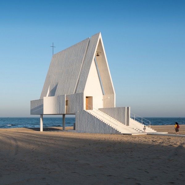 Tidal waters wash underneath Seashore Chapel by Vector Architects