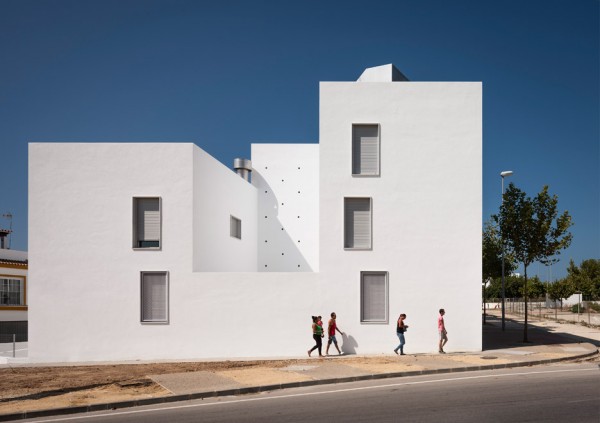 Social housing by Kauh Arquitectos in Conil de la Frontera in Spain
