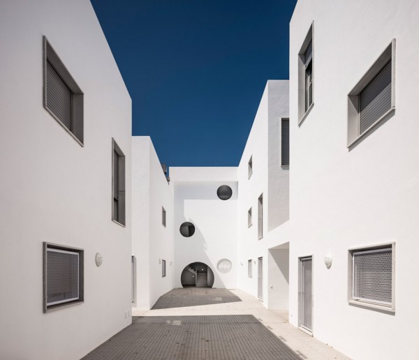 Social housing by Kauh Arquitectos in Conil de la Frontera in Spain