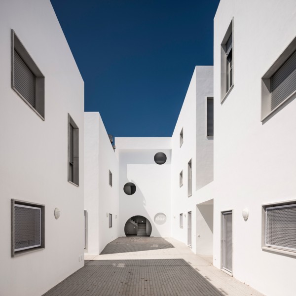 Social housing by Kauh Arquitectos in Conil de la Frontera in Spain