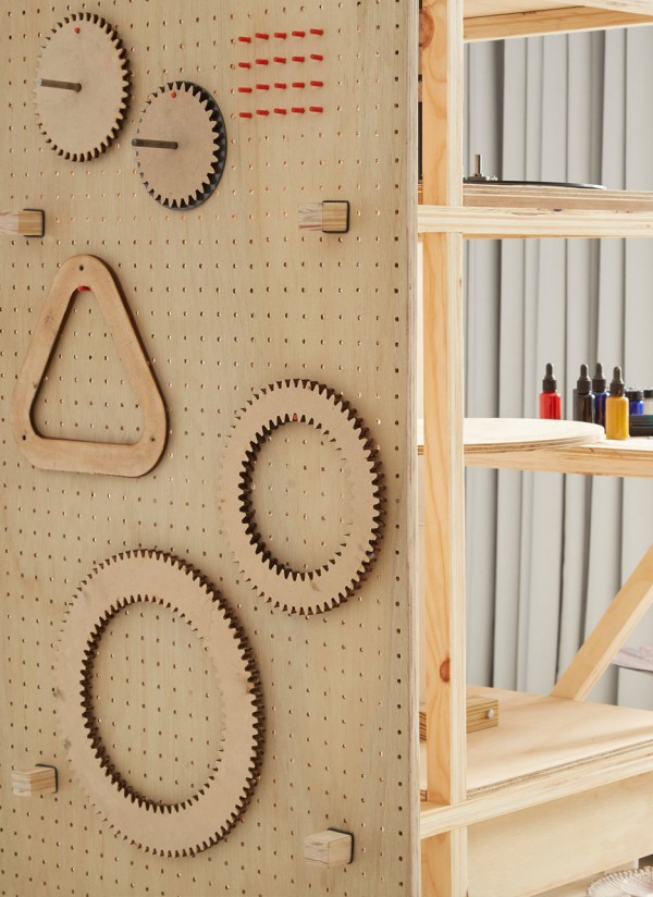 Spirograph Lab by Shawn Yang is a machine that alllows the 2D spirograph pattern to become 3D