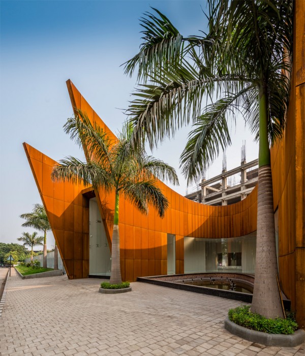 The Crescent by Sanjay Puri