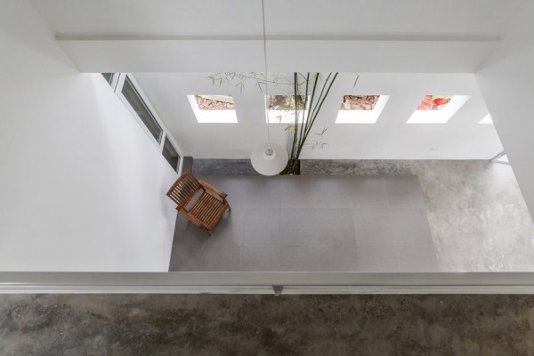 The Cul-de-sac house by Nguyen Khac Phuoc Architects