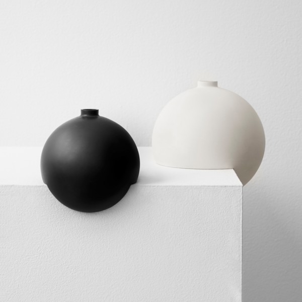 tumble-vase_falke-svatun_dezeen_sq