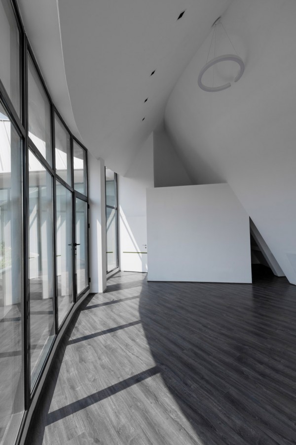 villa-for-younger-brother-tehran-iran-alireza-tahgaboni-trapezoidal-urban-context-architecture-residential-_dezeen_936_11