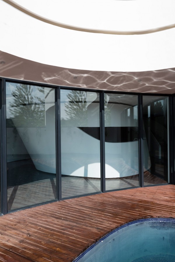 villa-for-younger-brother-tehran-iran-alireza-tahgaboni-trapezoidal-urban-context-architecture-residential-_dezeen_936_15