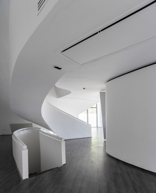 villa-for-younger-brother-tehran-iran-alireza-tahgaboni-trapezoidal-urban-context-architecture-residential-_dezeen_936_25