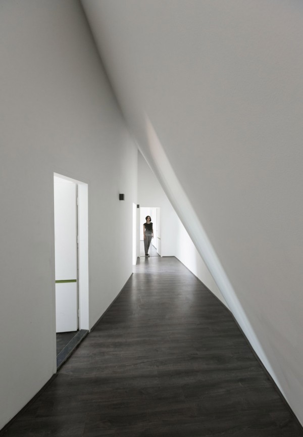 villa-for-younger-brother-tehran-iran-alireza-tahgaboni-trapezoidal-urban-context-architecture-residential-_dezeen_936_6