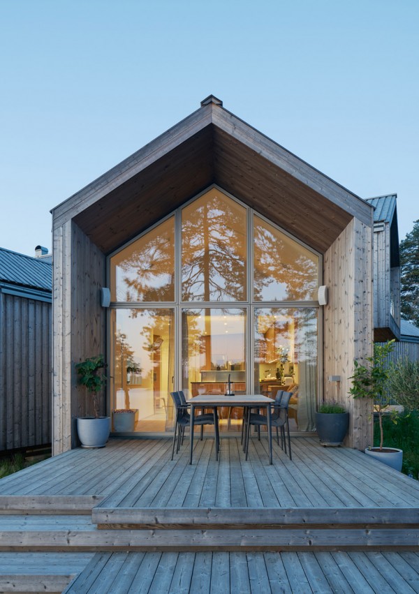 Murman Arkitekter completes a Swedish villa that fans out in all directions