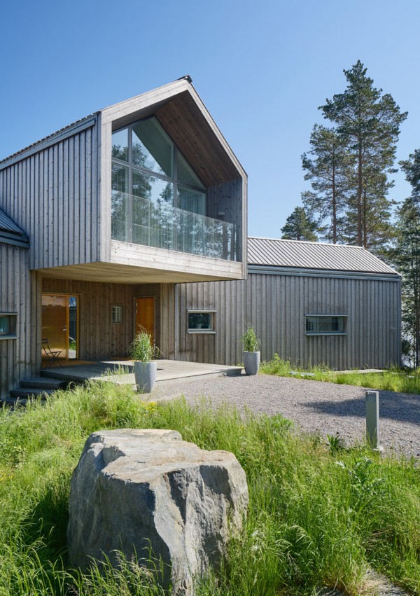 Murman Arkitekter completes a Swedish villa that fans out in all directions