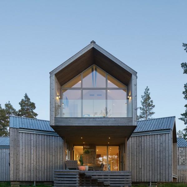 Murman Arkitekter completes a Swedish villa that fans out in all directions