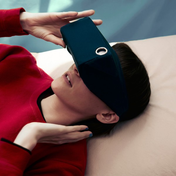 VR mask by Mona turns a users iphone into a virtual reality device