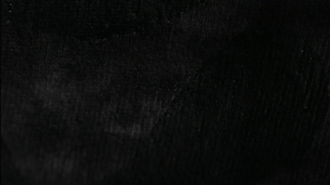 Nikolas Bentel designs shirts that react to changes in pollution