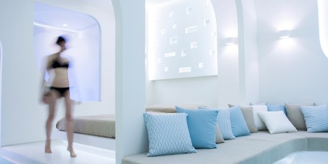 KLab creates smoothly curved interior for Santorini hotel