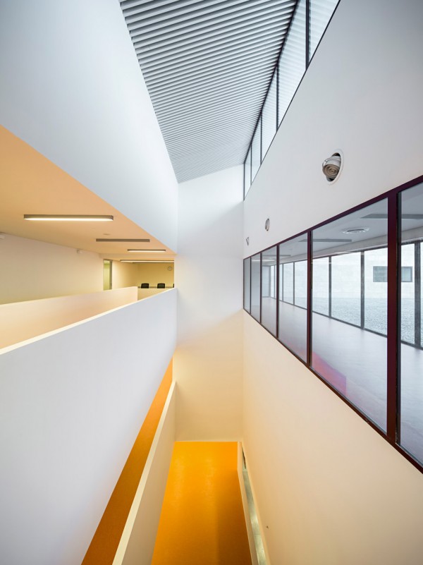 Cardiac centre in Kuwait by AGi Architects is designed with an atrium to represent the building's heart