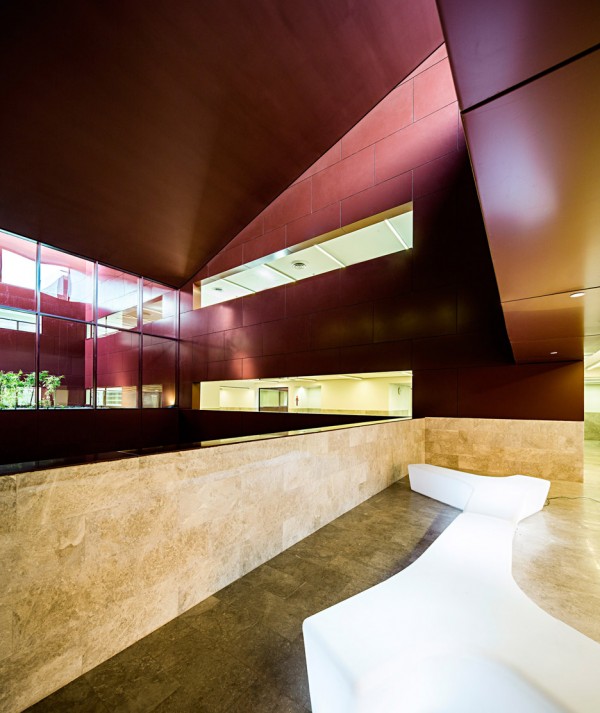 Cardiac centre in Kuwait by AGi Architects is designed with an atrium to represent the building's heart