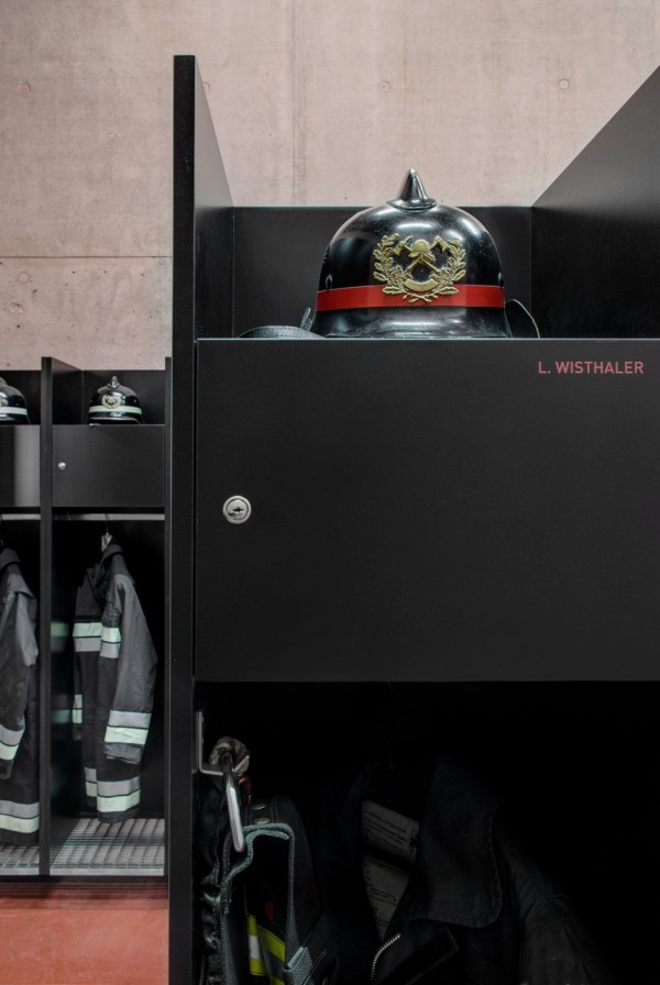 Feuerwehr Vierschach by Pedevilla Architecs