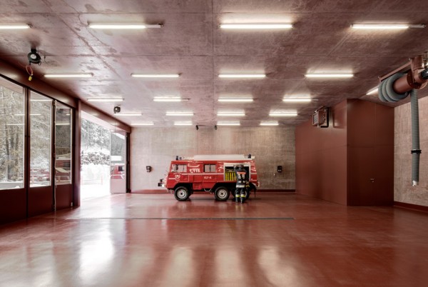 Feuerwehr Vierschach by Pedevilla Architecs