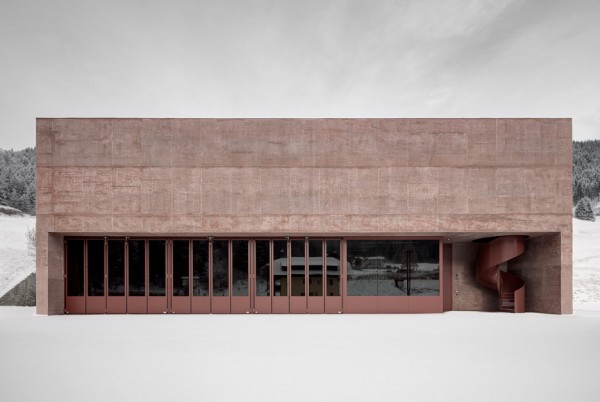 Feuerwehr Vierschach by Pedevilla Architecs