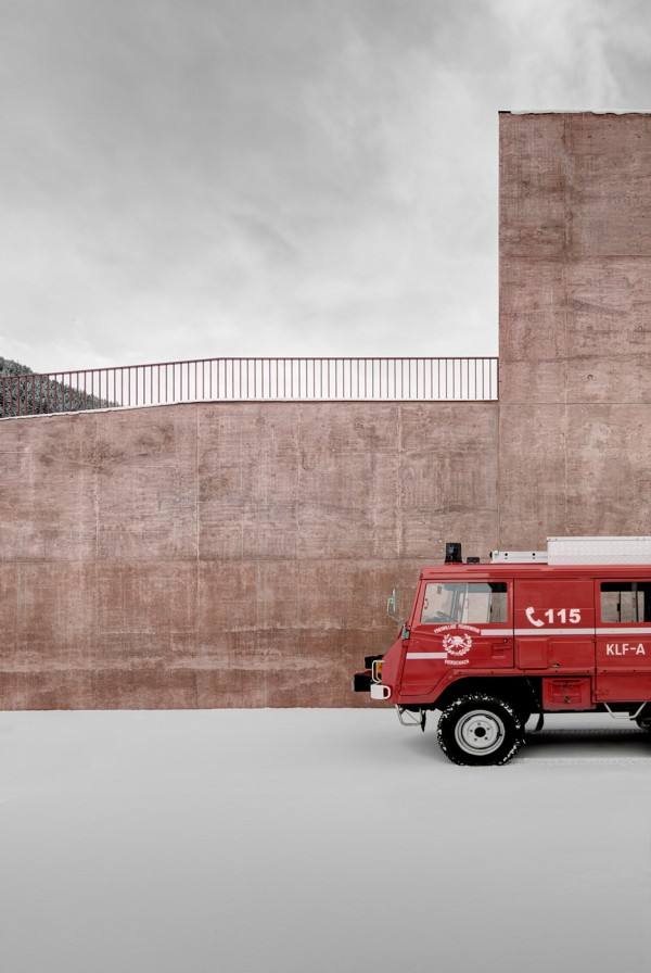 Feuerwehr Vierschach by Pedevilla Architecs