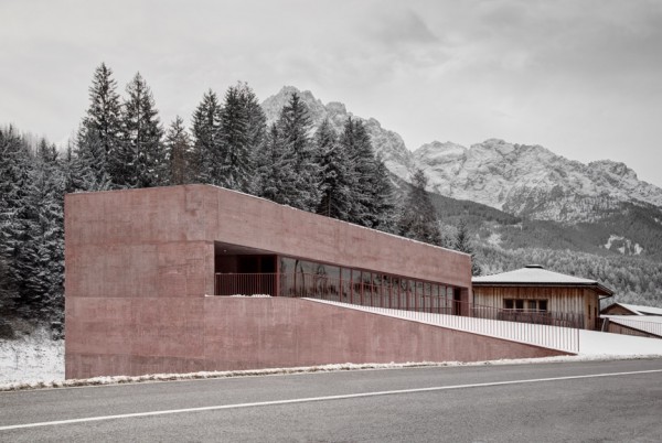 Feuerwehr Vierschach by Pedevilla Architecs