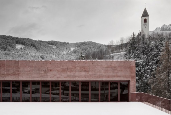 Feuerwehr Vierschach by Pedevilla Architecs