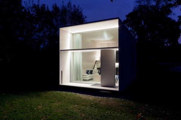 Movable pre-fab mini house by Koda