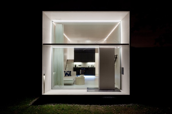 Movable pre-fab mini house by Koda