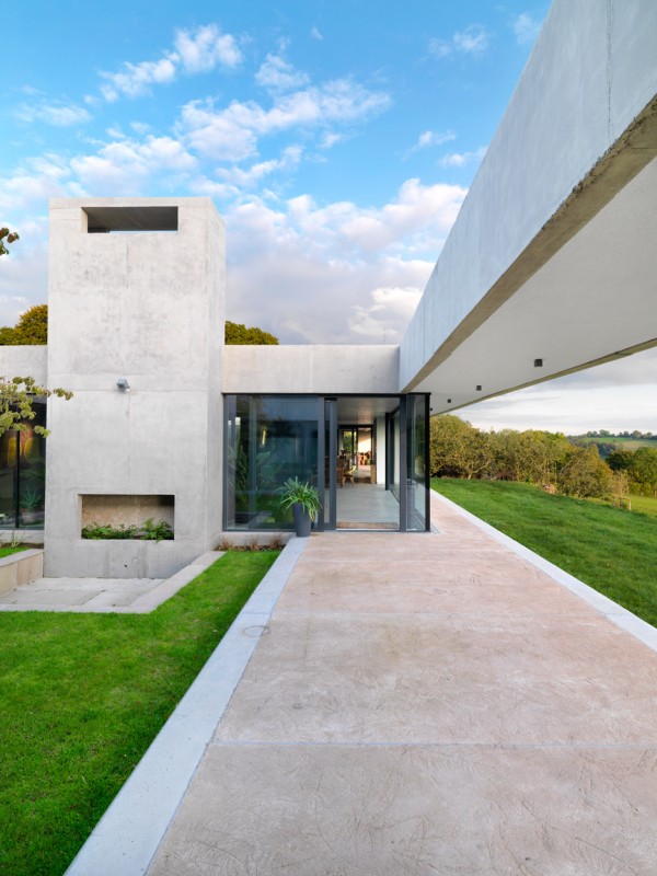 Outhouse by Loyn & Co Architects