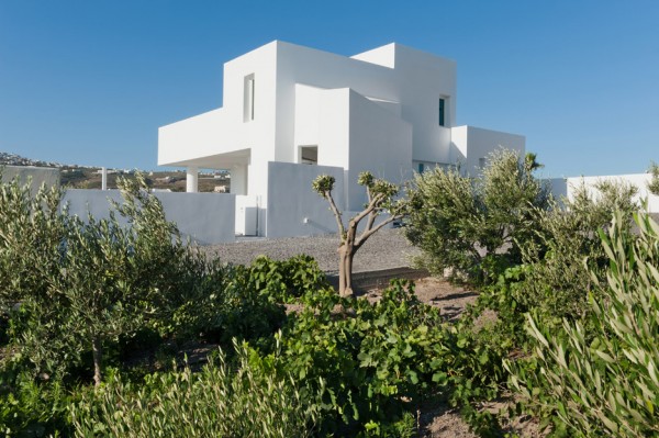 Summer House in Santorini by Kapsimalis Architects