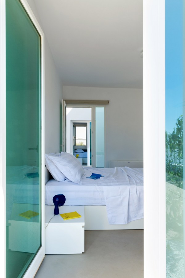 Summer House in Santorini by Kapsimalis Architects