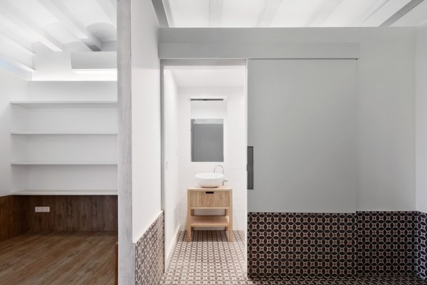 Tamarit Apartment by Ras Arquitectura