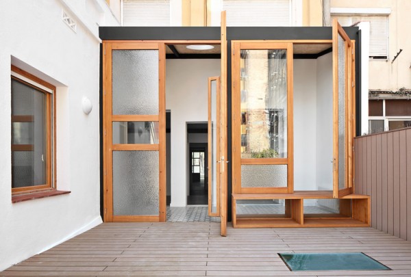 Tamarit Apartment by Ras Arquitectura