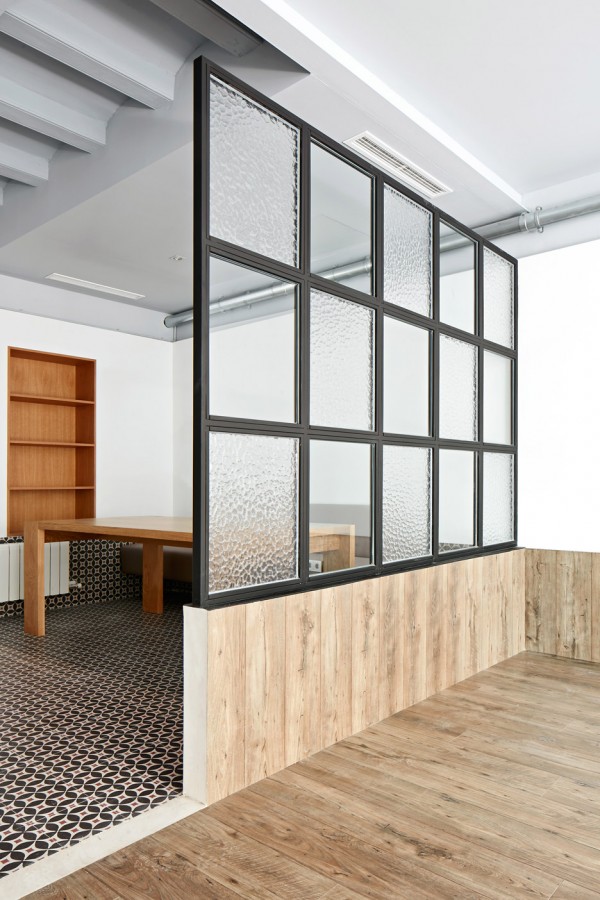 Tamarit Apartment by Ras Arquitectura