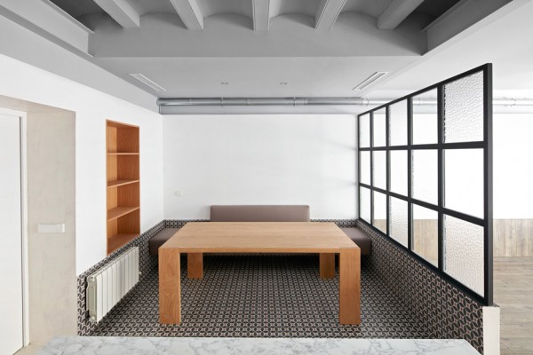 Tamarit Apartment by Ras Arquitectura