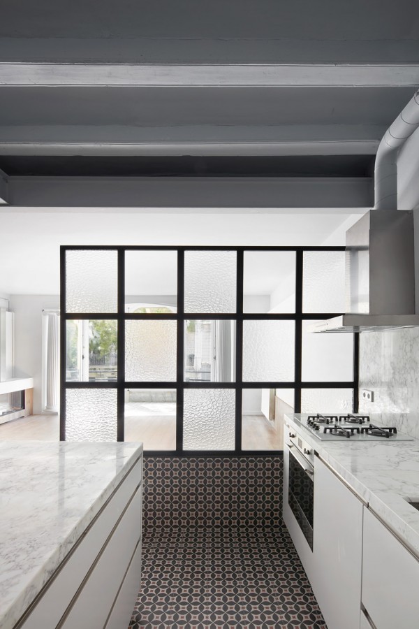 Tamarit Apartment by Ras Arquitectura